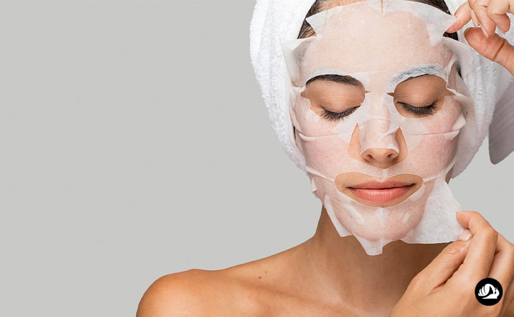 نحوه استفاده صحیح از ماسک آبرسان در روتین پوستی